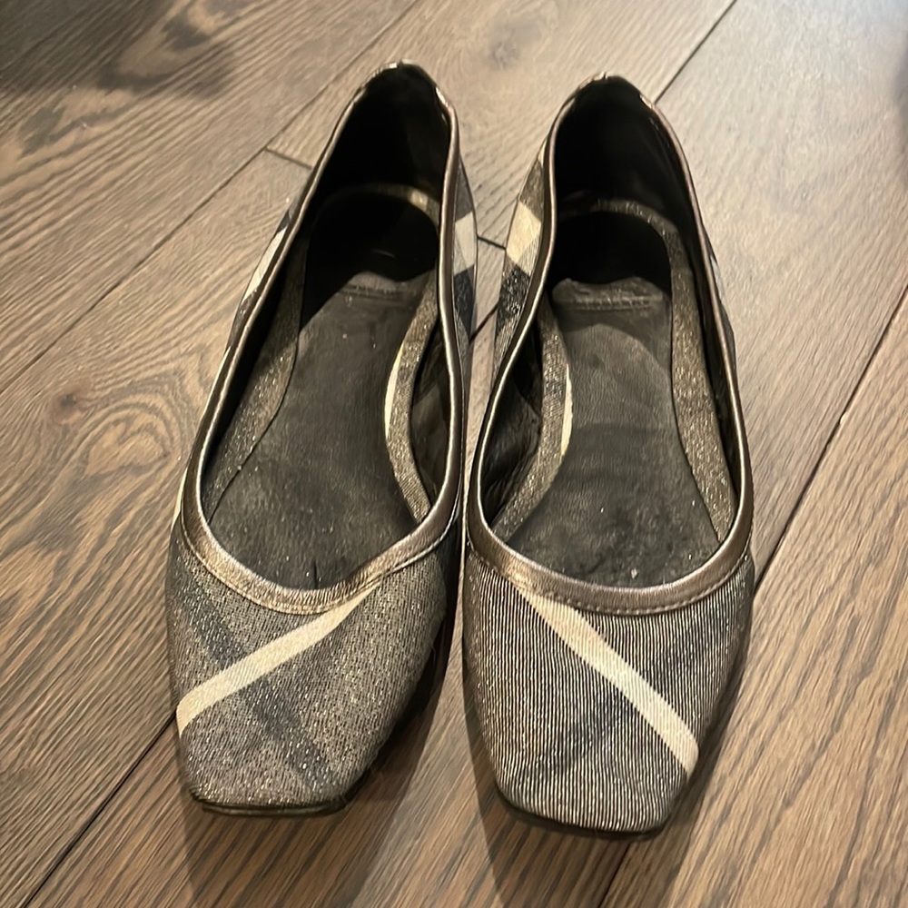 Burberry check flats in dark Nickel